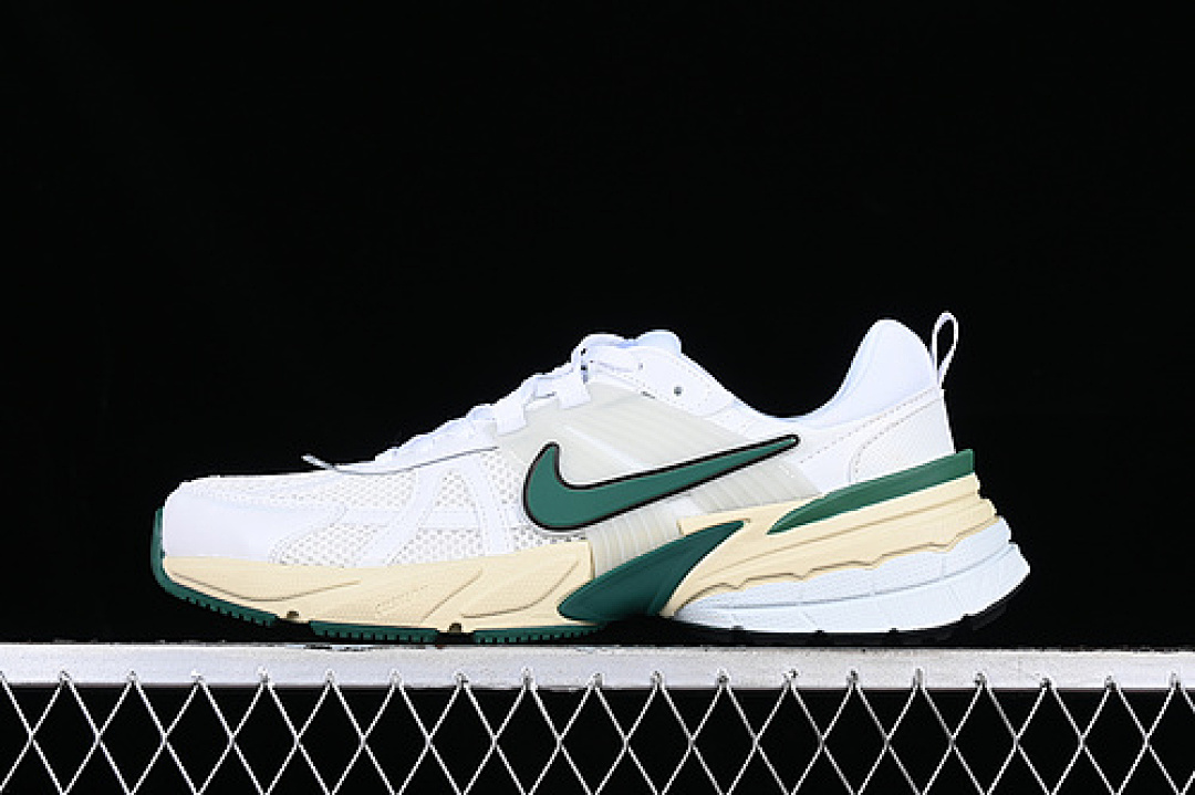 Unbranded [FD0736-101]-[V2K RUNTEKK 3XL WHITE/GREY/GREEN]-[WOMAN:36-39]-[MAN:40-45], photo 1