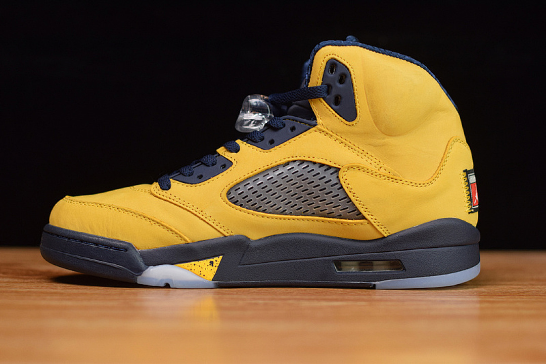 Jordan AIR Jordan 5 RETRO SE MICHIGAN AMARILLO/COLLEGE NAVY · CQ9541-704, photo 1