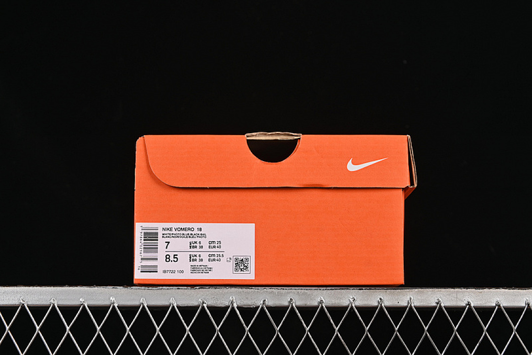 Nike [IB7722-100]-[AIR ZOOM VOMERO 18 GREY/WHITE/BLACK/BLUE]-[WOMAN:36-39]-[MAN:40-46] - Image 12