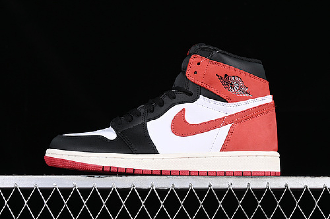 Jordan AIR Jordan 1 RETRO HIGH OG WHITE/BLACK/RED · 555088-112, photo 1