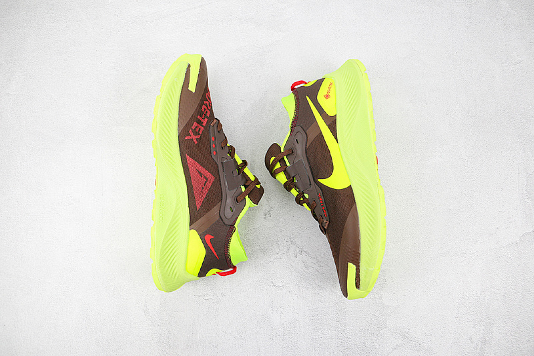 Nike [DO6728-200]-[PEGASUS TRAIL 3 GTX DARK CHOCOLATE VOLT/BRIGHT CRIMSON]-[WOMAN:36-39]-[MAN:40-45] - Image 3
