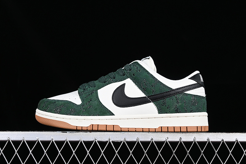 Nike DUNK LOW GREEN SNAKE PRO GREEN/BLACK/SAIL/GUM MEDIUM BROWN/FIR · FQ8893-397, photo 1