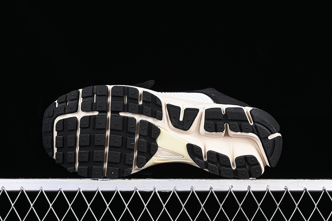 Nike [FJ5474-133]-[AIR ZOOM VOMERO 5 TIMELESS WHITE/BLACK/PHOTON DUST/SAIL]-[UNSIEX:36-46] - Image 14
