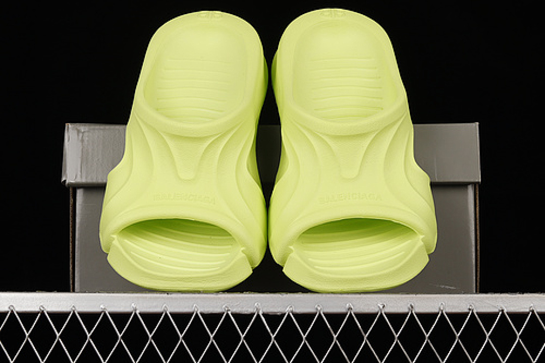 Balenciaga [BA*LEN*CIAGA MOLD THONG SANDALS GREEN/GREEN/GREEN]-[WOMAN:36-39]-[MAN:40-44], photo 1
