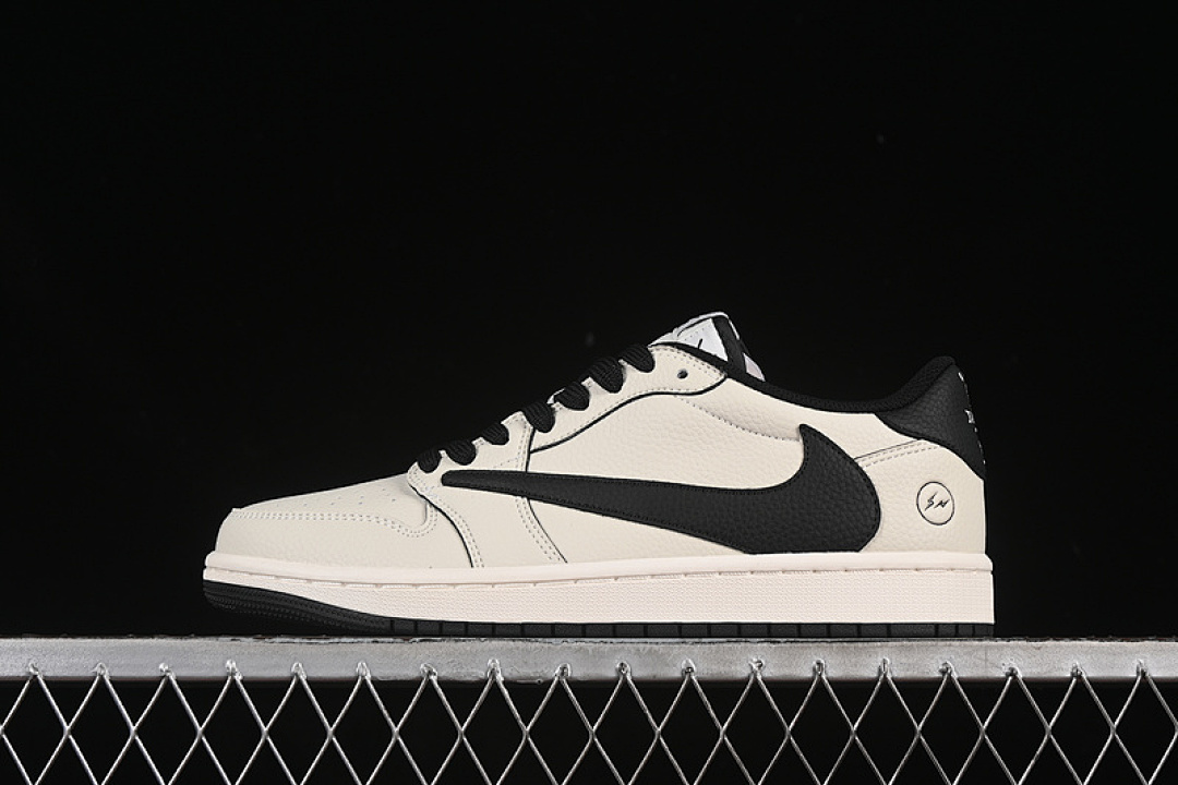 Jordan TRAVIS SCOTT X FRAGMENT DESIGN AIR Jordan 1 LOW OG SP WHITE/BLACK · LK1099-061, photo 1