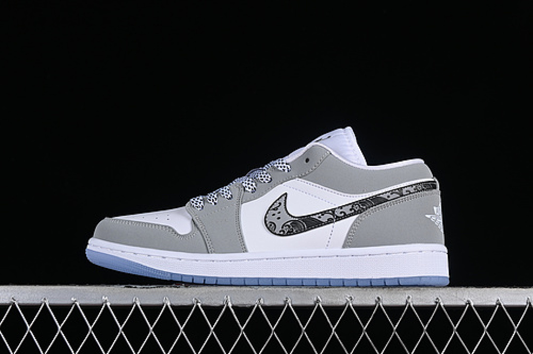 Jordan [DC0774-105]-[AIR JORDAN 1 LOW WHITE/WOLF GREY/ALUMINUM]-[WOMAN:36-39]-[MAN:40-46], photo 1