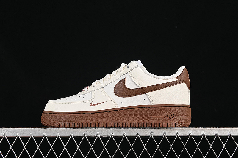 Nike Nike AIR FORCE 1 07 LOW WHITE/BROWN · IM3378-122, photo 1