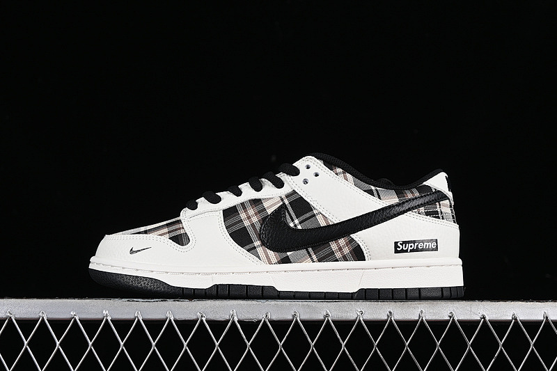 Supreme Nike SB DUNK LOW SUPREME WHITE/BLACK · SU1098-061, photo 1