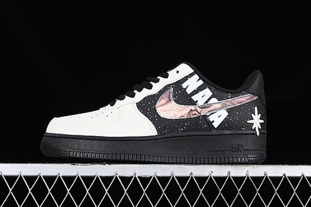Nike [DH2920-001]-[AIR FORCE 1 07 LOW WHITE/BLACK]-[WOMAN:36-39]-[MAN:40-45], photo 1