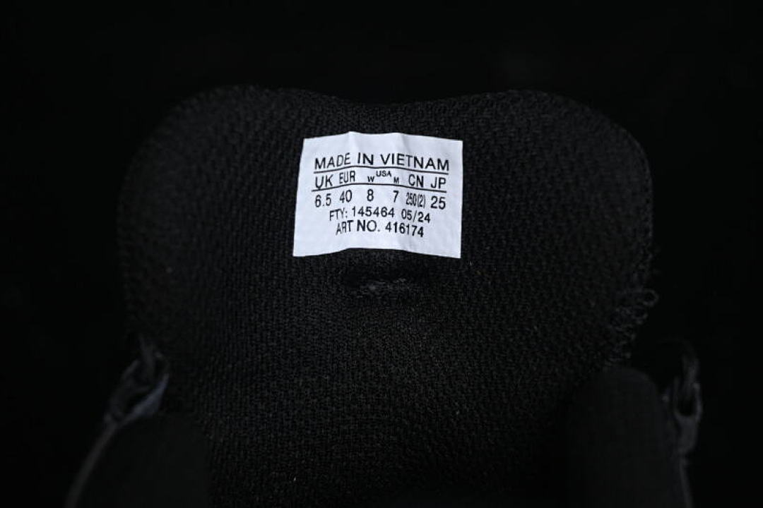 On Running [416174-26]-[OUTDOOR TRAIL RUNNING SHOES BLACK/BLACK/BLACK]-[WOMAN:36-39]-[MAN:40-45] - Image 6