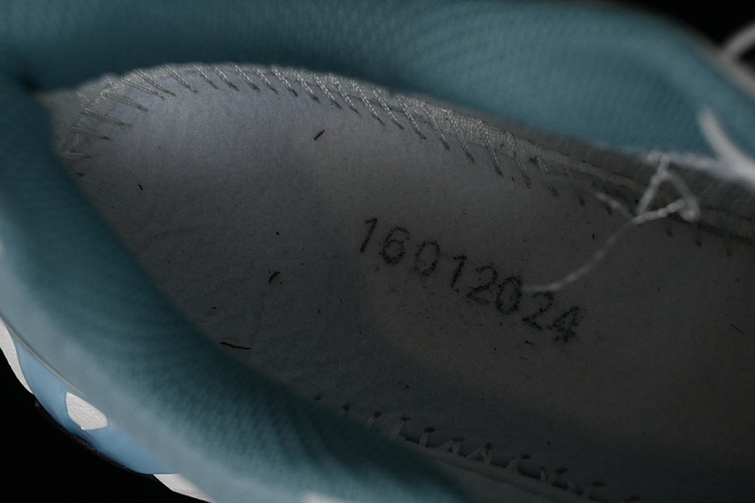 On Running [472068-26]-[XT 6 FOR KITH OUTDOOR RECREATION SKY BLUE/WHITE]-[WOMAN:36-39]-[MAN:40-46] - Image 4