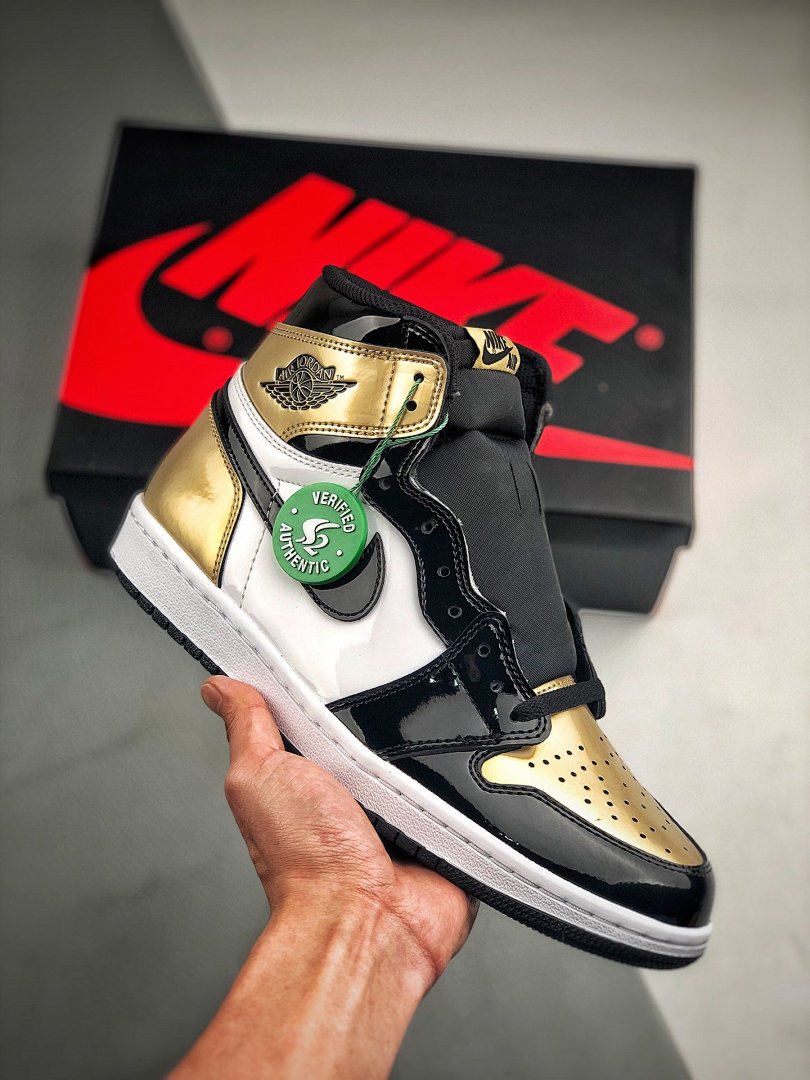 Jordan AIR Jordan RETRO 1 HIGH OG NRG BLACK/METALLIC GOLD/WHITE · 861428-007, photo 1