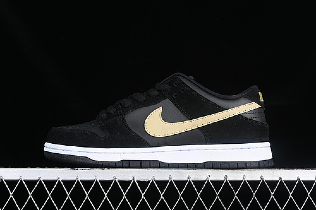 Nike SB DUNK LOW BLACK/METALLIC GOLD-WHITE · BQ6817-002, photo 1