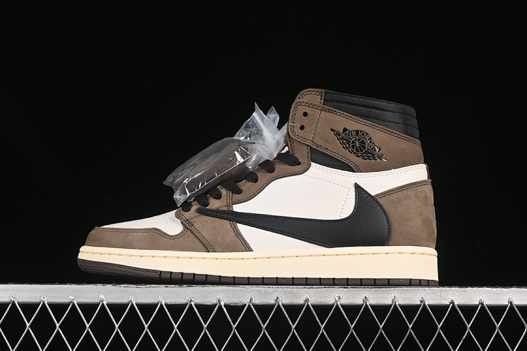 Jordan TRAVIS SCOTT X Jordan 1 RETRO HIGH OG SAIL/DARK MOCHA-UNIVERSITY RED-BLACK · CD4487-100, photo 1
