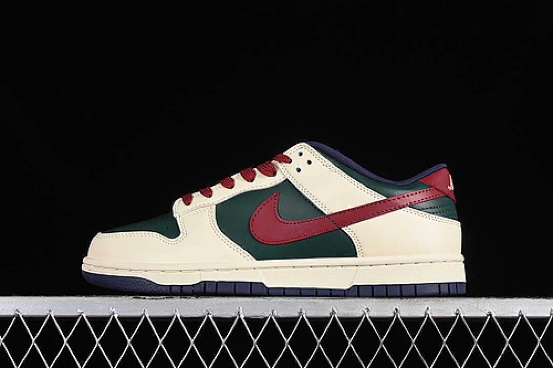 Nike SB DUNK LOW GORGE GREEN FIR/COCONUT MILK/MELON TINT/TEAM RED · FV8106-361, photo 1