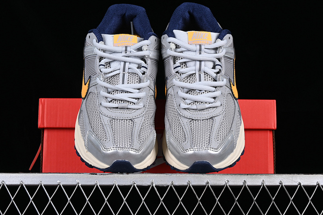 Nike [FJ4151-001]-[ZOOM VOMERO 5 MS GREY/SILVER/YELLOW]-[WOMAN:36-39]-[MAN:40-45] - Image 13
