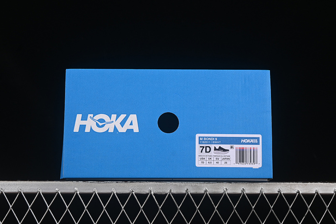 On Running [1162011 BWHT]-[HOKA ONE BONDI 9 BLACK/WHITE]-[WOMAN:36-39]-[MAN:40-45] - Image 12