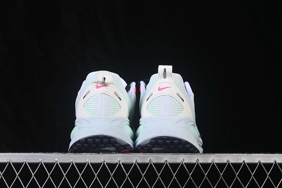 Nike [IM6676-104]-[VOMERO 18 WHITE/GLACIER BLUE/HYPER PINK/BLACK]-[WOMAN:36-39]-[MAN:40-46] - Image 14