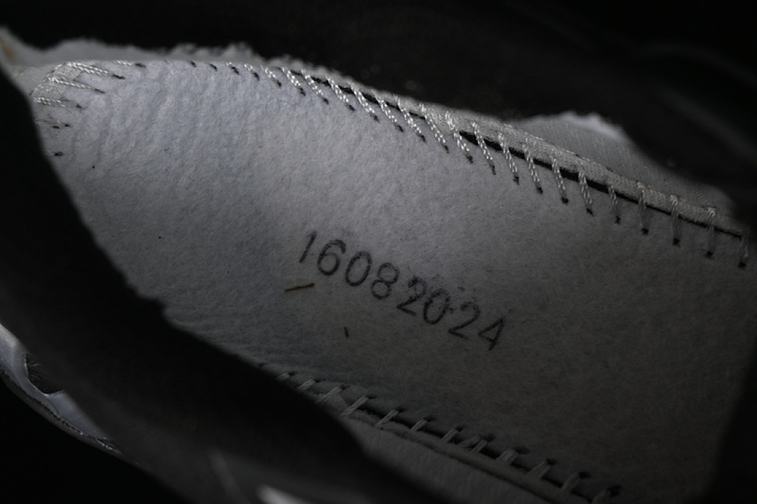 On Running [474506-26]-[XT-6 GTX OUTDOOR RECREATION BLACK/SILVER]-[WOMAN:36-39]-[MAN:40-46.5] - Image 4