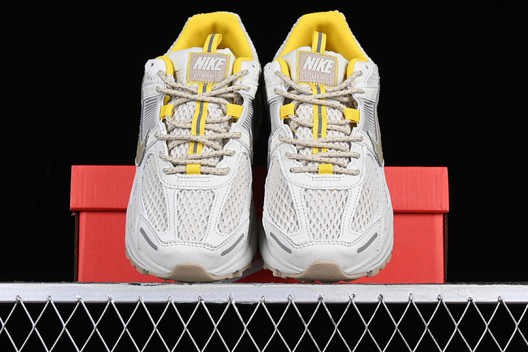 Nike [FJ7694-020]-[AIR ZOOM VOMERO 5 SP LIGHT BONE/SAIL/UNIVERSITY GOLD]-[UNISEX:36-45] - Image 12
