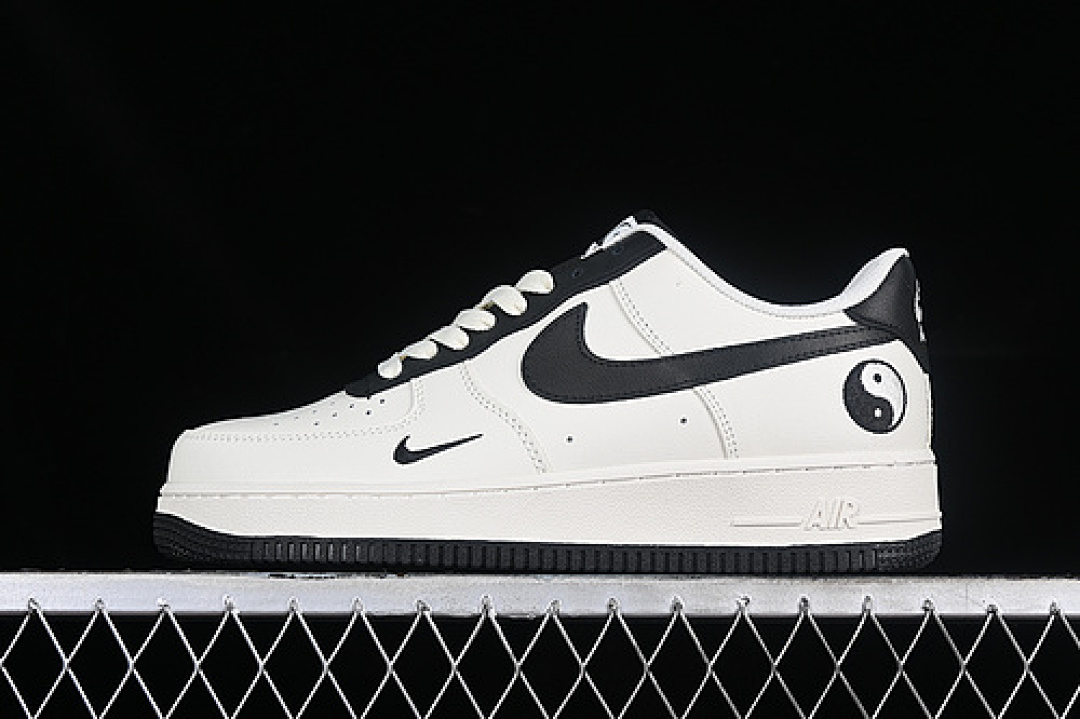 Nike [BG-110711]-[AIR FORCE 1 07 LOW WHITE/BLACK]-[WOMAN:36-39]-[MAN:40-45], photo 1