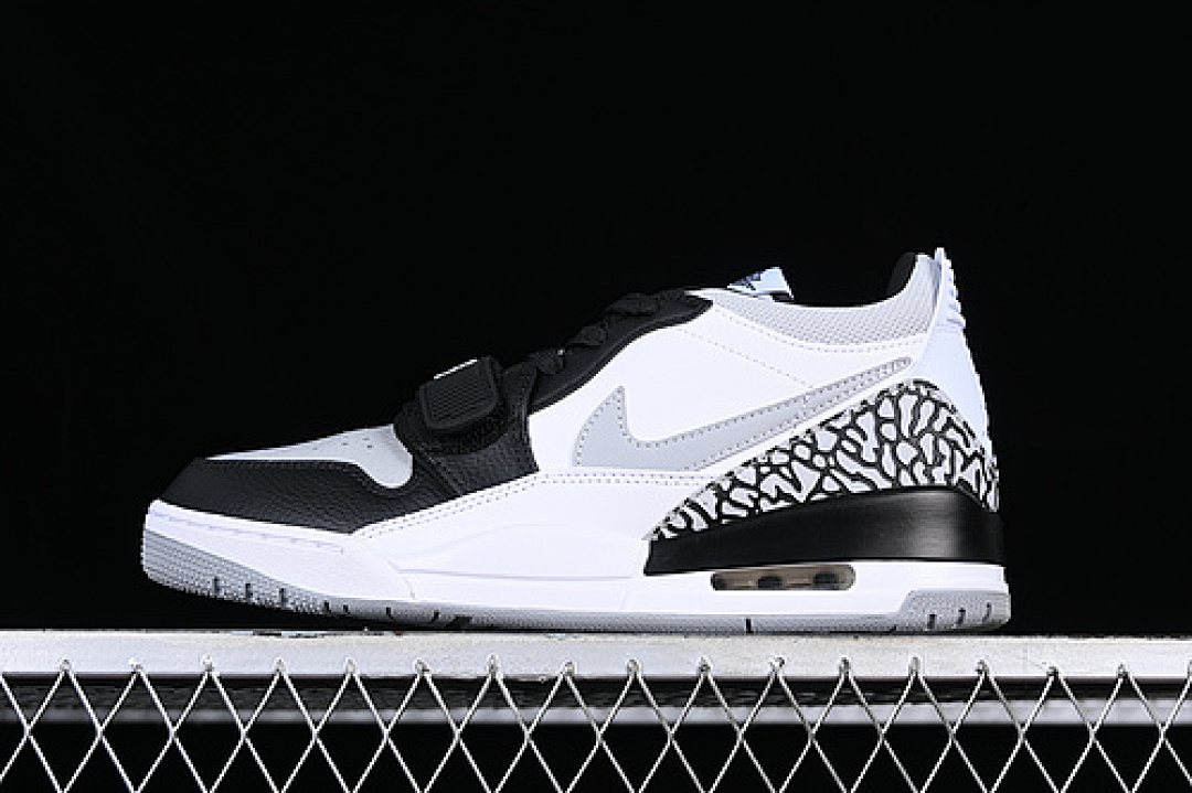 Jordan [CD7069-105]-[AIR JORDAN LEGACY WHITE/BLACK/GREY]-[MAN:40-47.5], photo 1