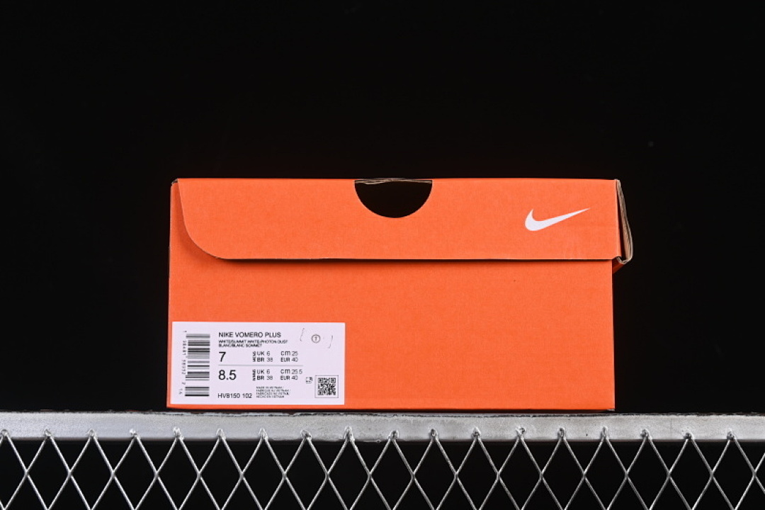 Nike [HV8150-102]-[VOMERO PLUS WHITE/METALLIC SILVER/LIGHT SMOKE GREY]-[WOMAN:36-39]-[MAN:40-45] - Image 12