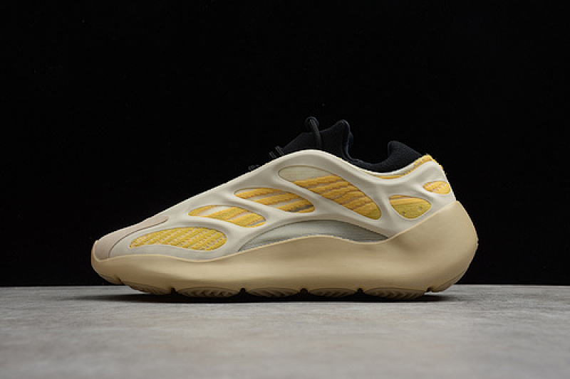 On Running Adidas CJ YEEZY 700 V3 SRPHYM BEIGE/BLACK/YELLOW · G54853, photo 1