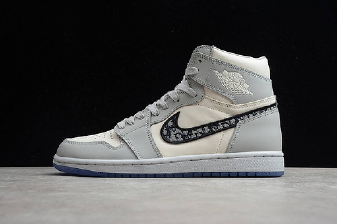 Jordan DI*OR X AIR Jordan 1 HIGH OG WOLF GREY/SAIL-PHOTON DUST-WHITE · CN8607-002, photo 1