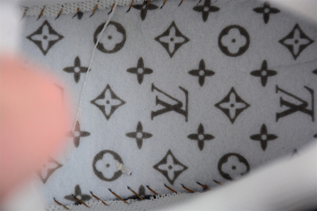 Louis Vuitton [LOUIS VUITTON TRAINER SNEAKER LOW LV WHITE/BLACK]-[WOMAN:35-39]-[MAN:40-45] - Image 6