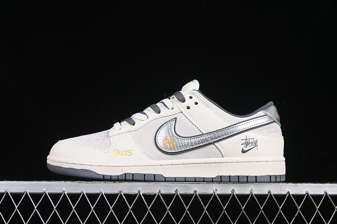 Nike SB DUNK LOW WHITE/GREY/SILVER · DM6868-008, photo 1