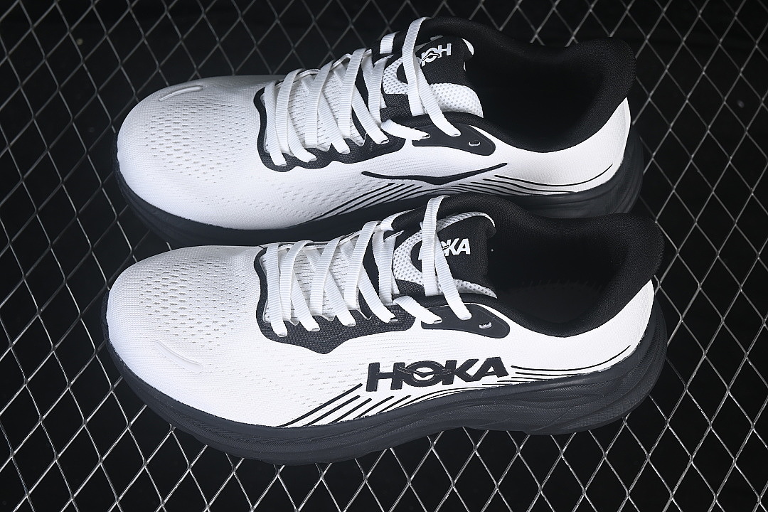 On Running [1176572 WHTB]-[ONE CLIFTON 11 BREATHABLE RUNNING SHOES WHITE/WHITE]-[WOMAN:36-39]-[MAN:40-45] - Image 10