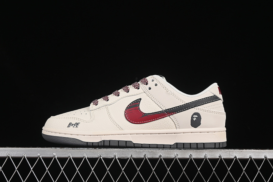 Bape [JJ2508-561]-[SB DUNK LOW BAPE WHITE/RED/BROWN]-[WOMAN:36-39]-[MAN:40-45], photo 1