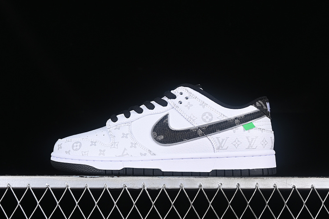 Unbranded [LV0526-591]-[L*V DUNK LOW SB WHITE/BLACK]-[WOMAN:36-39]-[MAN:40-45], photo 1