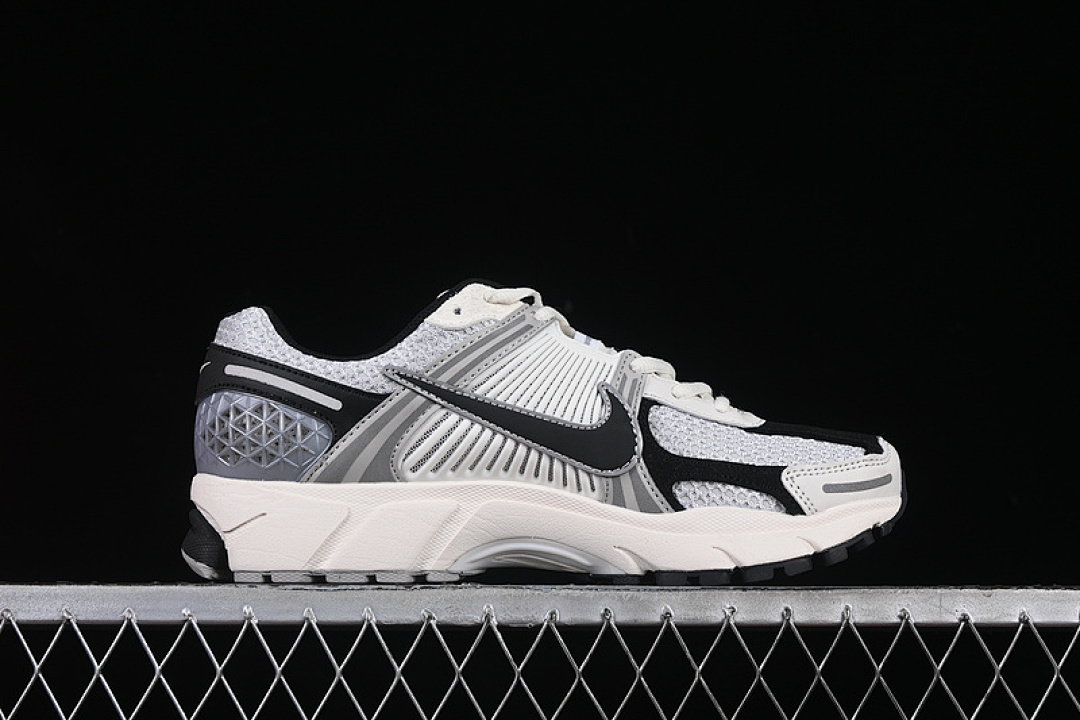 Nike [HQ1182-001]-[AIR ZOOM VOMERO 5 PHOTON DUST/PHANTOM/BLACK]-[WOMAN:36-39]-[MAN:40-46] - Image 16