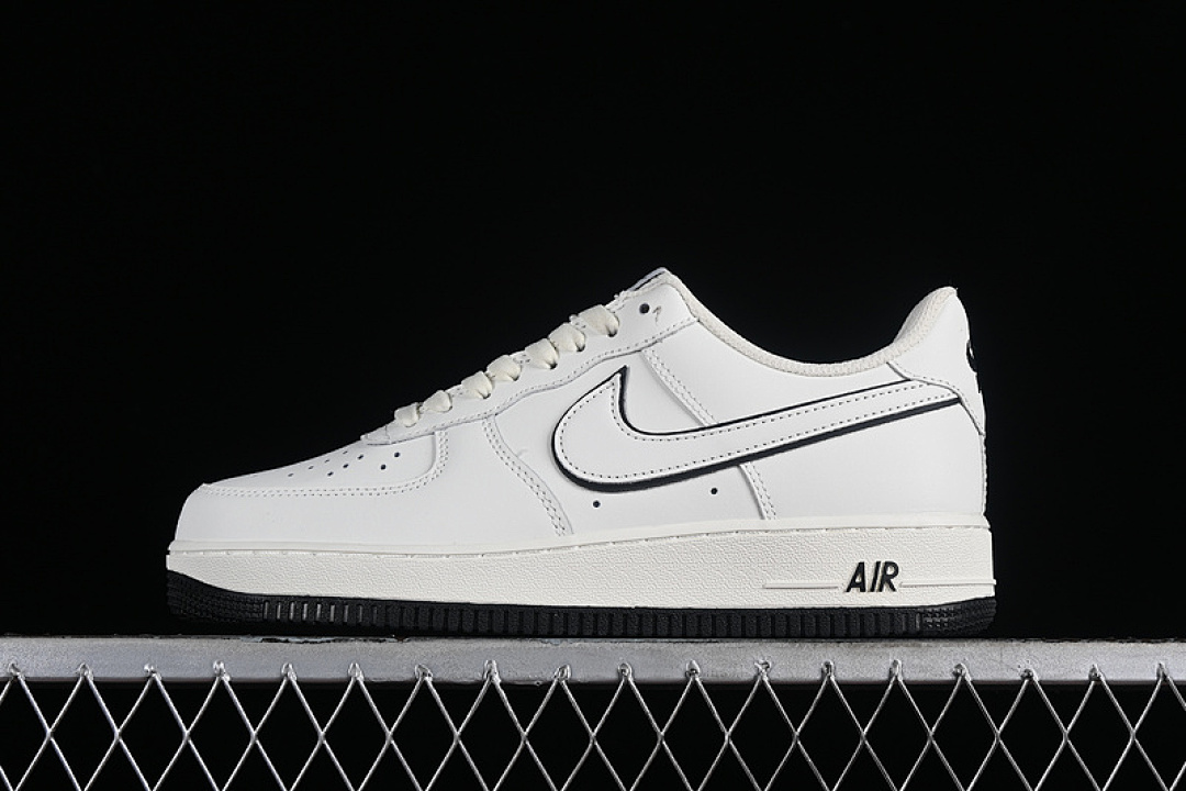 Nike Nike AIR FORCE 1 07 LOW WHITE/BLACK · DZ2799-121, photo 1