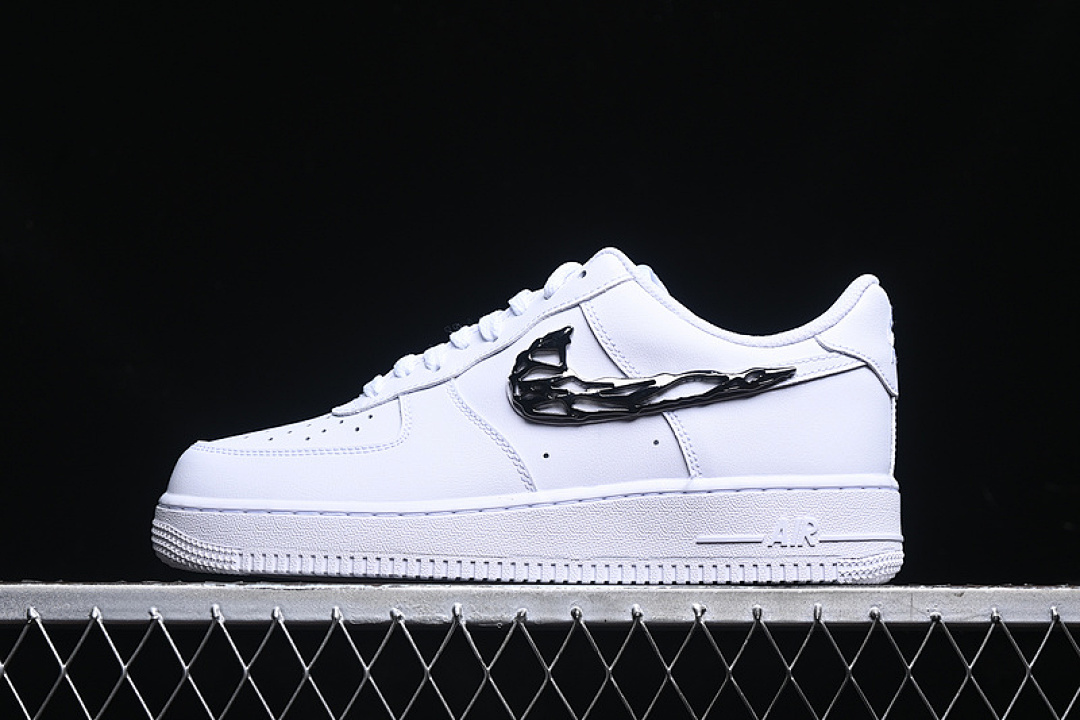 Nike Nike AIR FORCE 1 07 LOW MOLTEN METAL SWOOSH PACK WHITE/BLACK · IF1686-101, photo 1