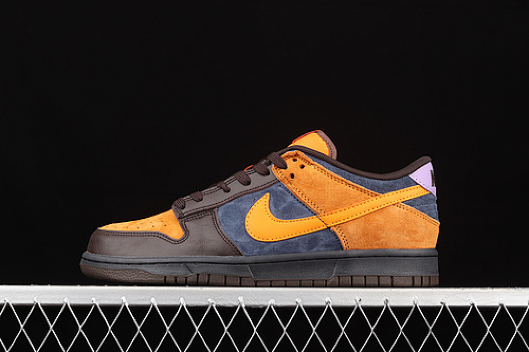 Unbranded [DH0601-001]-[SB DUNK LOW PREMIUM CIDER OFF NOIR/CIDER/DARK CHOCOLATE/WILD BERRY]-[MAN:39-45], photo 1
