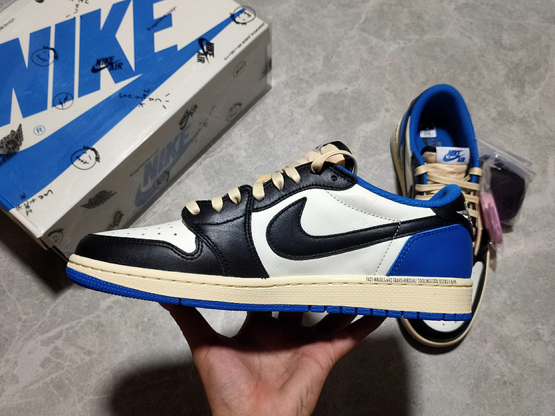 Jordan [DM7866-140]-[FRAGMENT DESIGN X TRAVIS SCOTT AIR JORDAN 1 RETRO LOW WHITE/BLACK/BLUE], photo 1