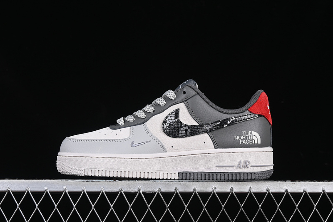 Nike [DM6688-052]-[AIR FORCE 1 07 LOW WHITE/GREY/BLACK/SILVER/RED]-[WOMAN:36-39]-[MAN:40-45] - Image 2