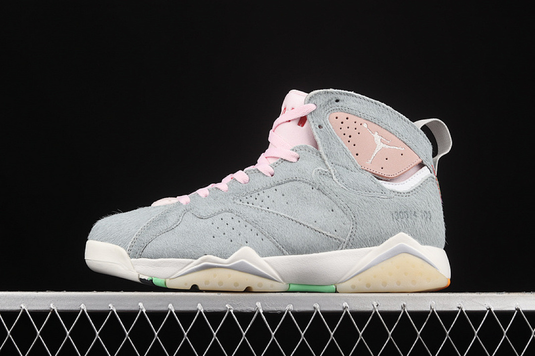 Jordan [CT8528-002]-[AIR JORDAN 7 RETRO SE HARE 2.0 NEUTRAL GREY/SUMMIT WHITE/PINK FOAM/SUMMIT (WHITE]), photo 1
