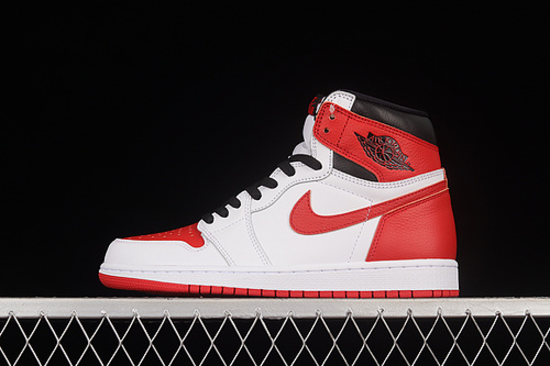 Jordan [555088-161]-[AIR JORDAN 1 RETRO HIGH OG WHITE/UNIVERSITY RED/BLACK]-[MAN:40-47.5], photo 1