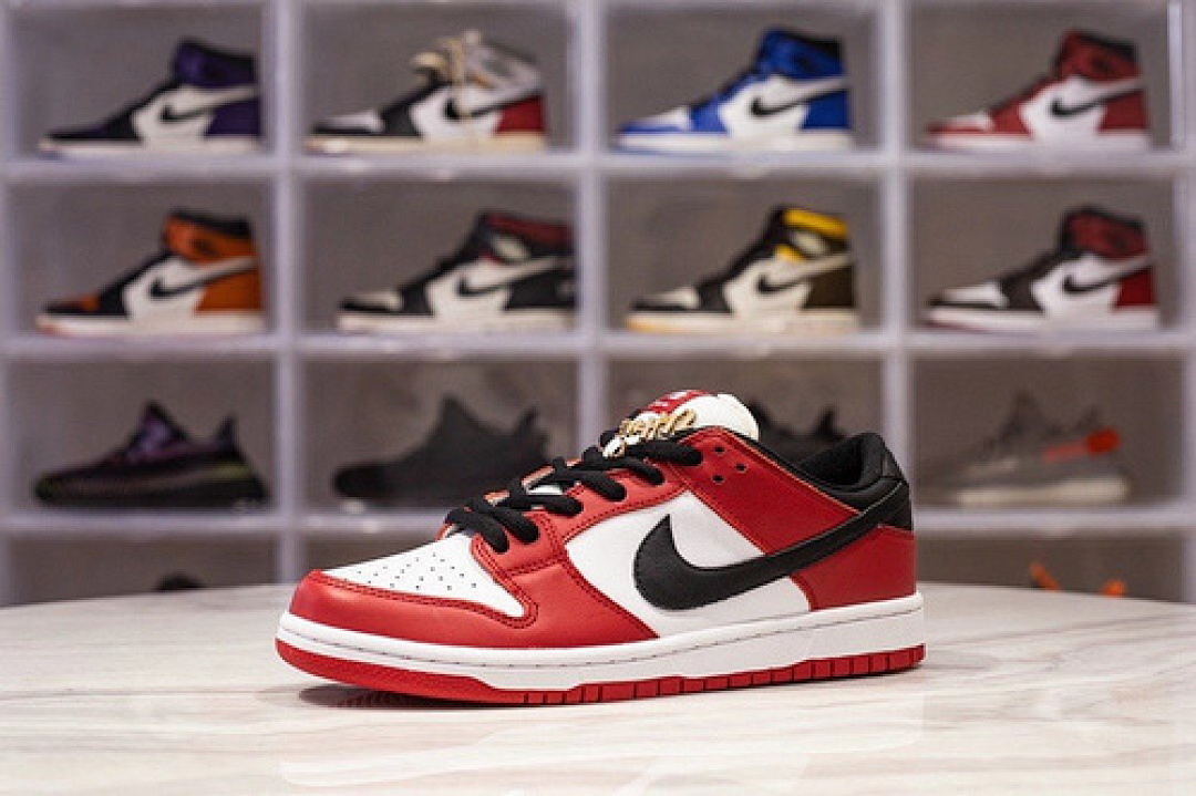 Nike H12 DUNK LOW SB J-PACK CHICAGO VARSITY RED/BLACK/WHITE · BQ6817-600, photo 1