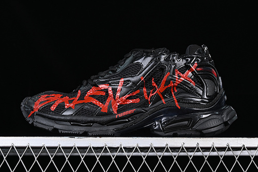 Kith [W3RB10102]-[BA*LEN*CIAGA RUNNER KITH FOUR.COLOR BLACK/RED]-[WOMAN:35-39]-[MAN:40-46], photo 1