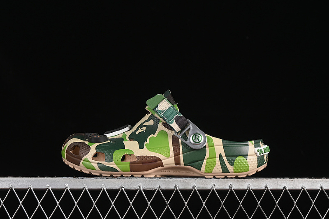 Crocs Crocs [BAPE X CLASSIC CLOG BROWN/GREEN]-[WOMAN:36-39]-[MAN:40-46], photo 1