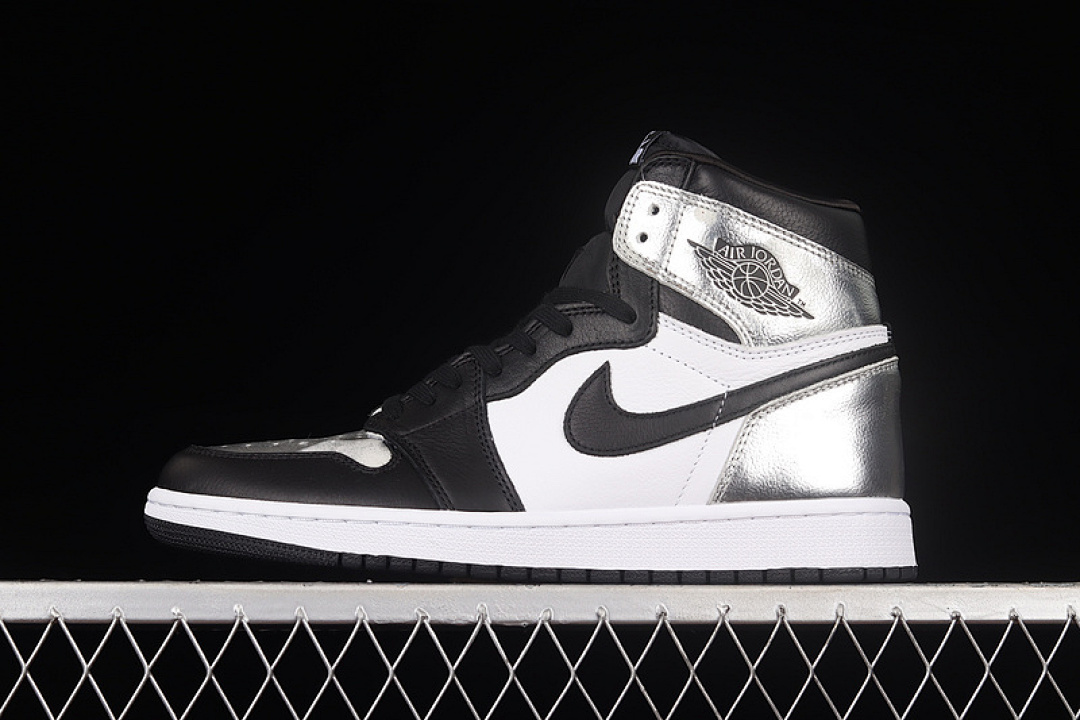 Jordan AIR Jordan 1 RETRO HIGH OG SILVER TOE BLACK/METALLIC SILVER/WHITE · CD0461-001, photo 1