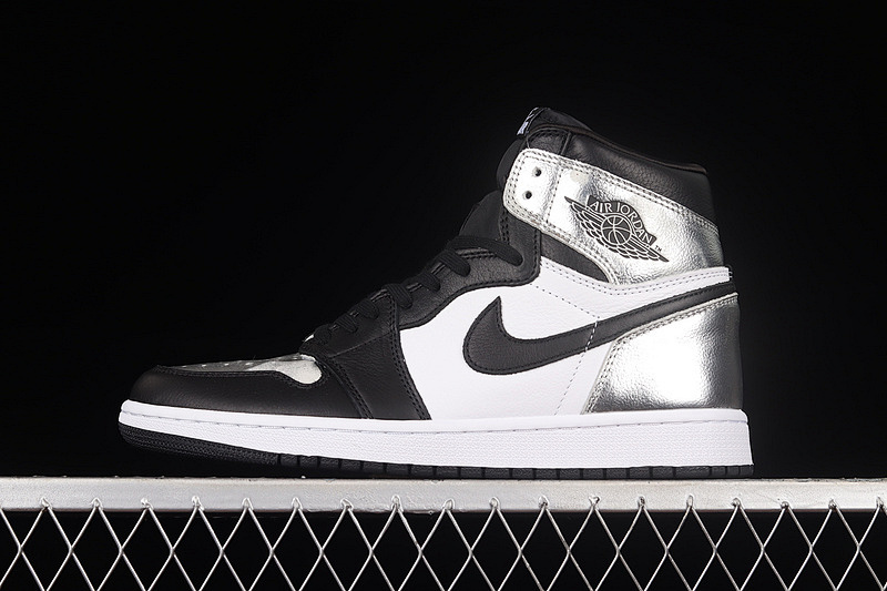 Jordan AIR Jordan 1 RETRO HIGH OG SILVER TOE BLACK/METALLIC SILVER/WHITE · CD0461-001, photo 1