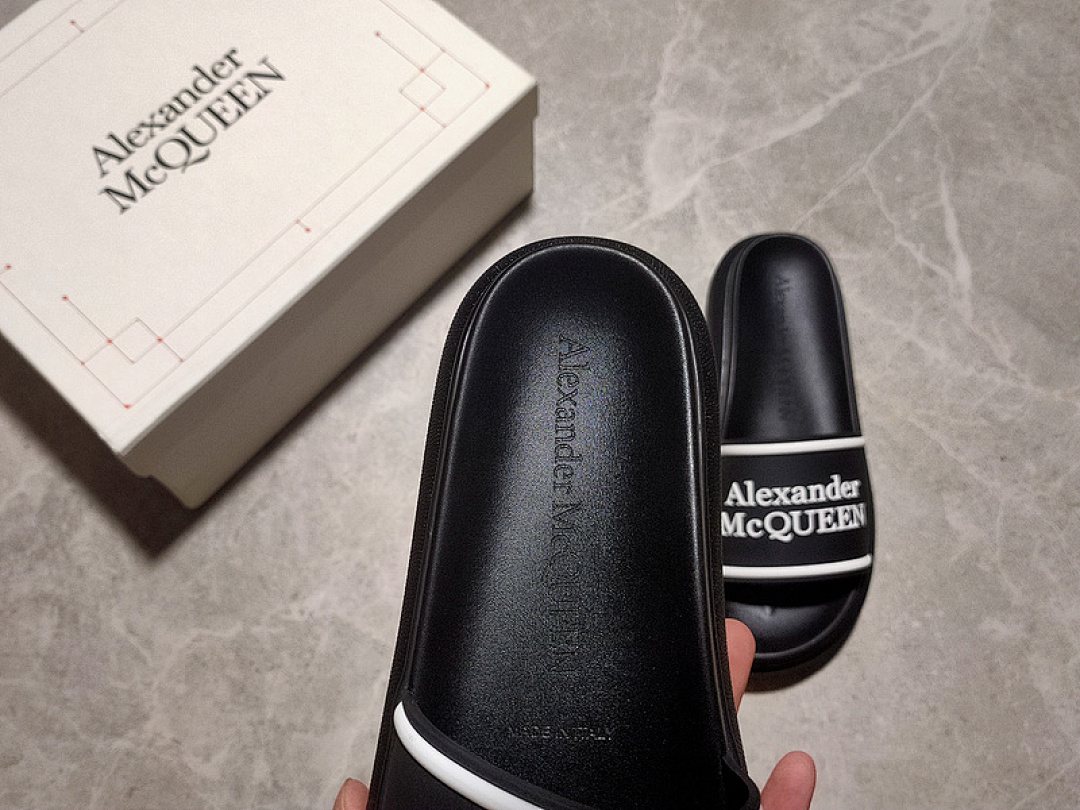 Alexander McQueen [ALE*XANDER MCQUEEN HYBRID SIGNATURE SLIDES BLACK/BLACK/WHITE]-[WOMAN:35-40] - Image 5