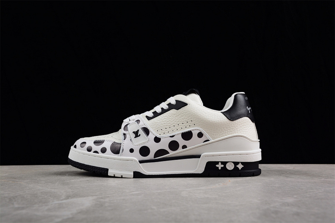 Louis Vuitton Louis Vuitton [L*V TRAINER LOW SNEAKERS WHITE/WHITE/BLACK]-[WOMAN:35-39]-[MAN:40-45], photo 1