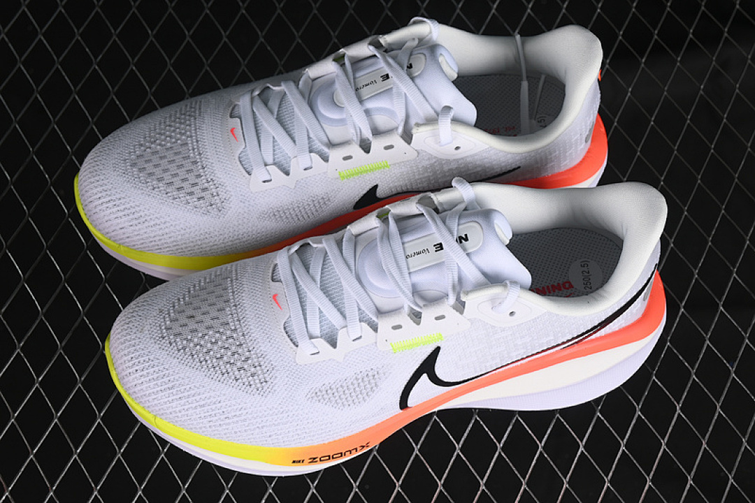 Nike [HF4914-100]-[AIR ZOOM VOMERO 17 WHITE/BRIGHT CRIMSON/VOLT/BLACK]-[MAN:39-46] - Image 12